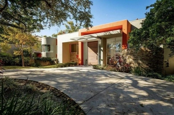 Aktyor arvadını itirdikdən sonra malikanəsini satışa çıxardı - FOTOLAR